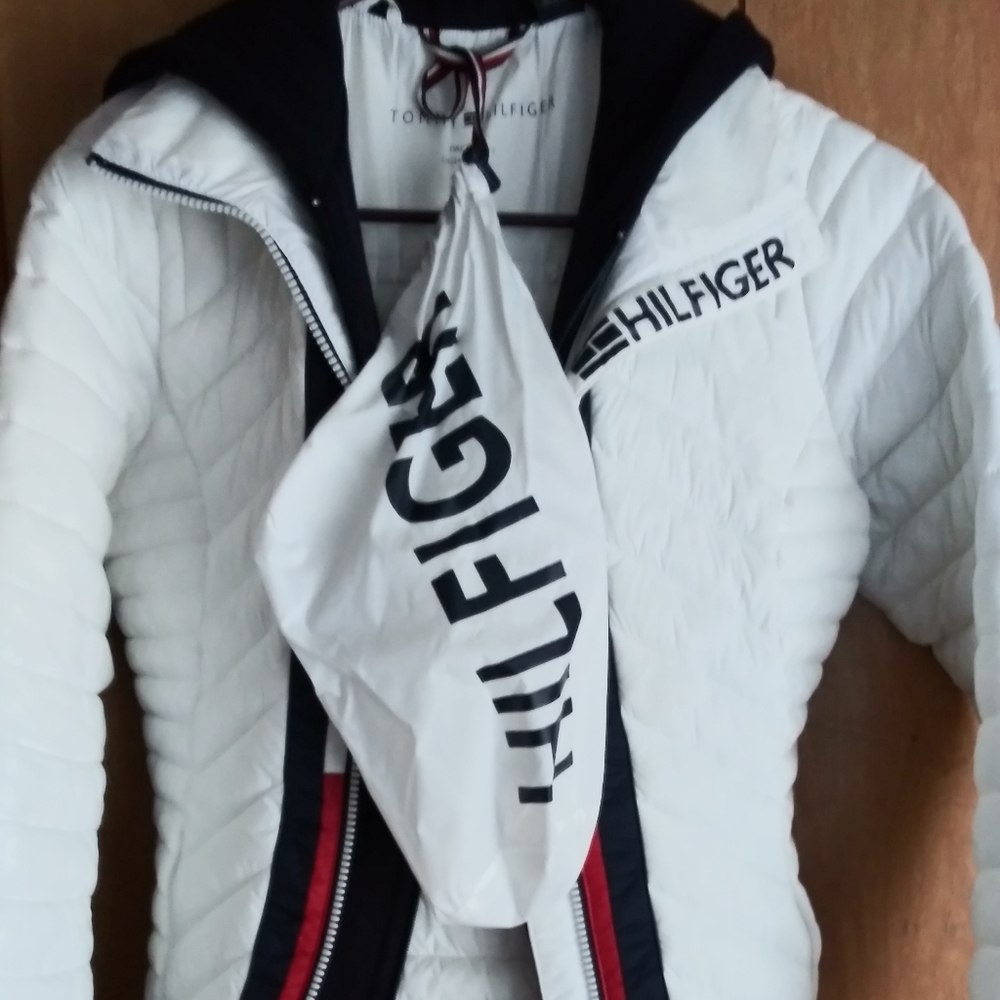 Tommy Hilfiger white Puff coat (S)